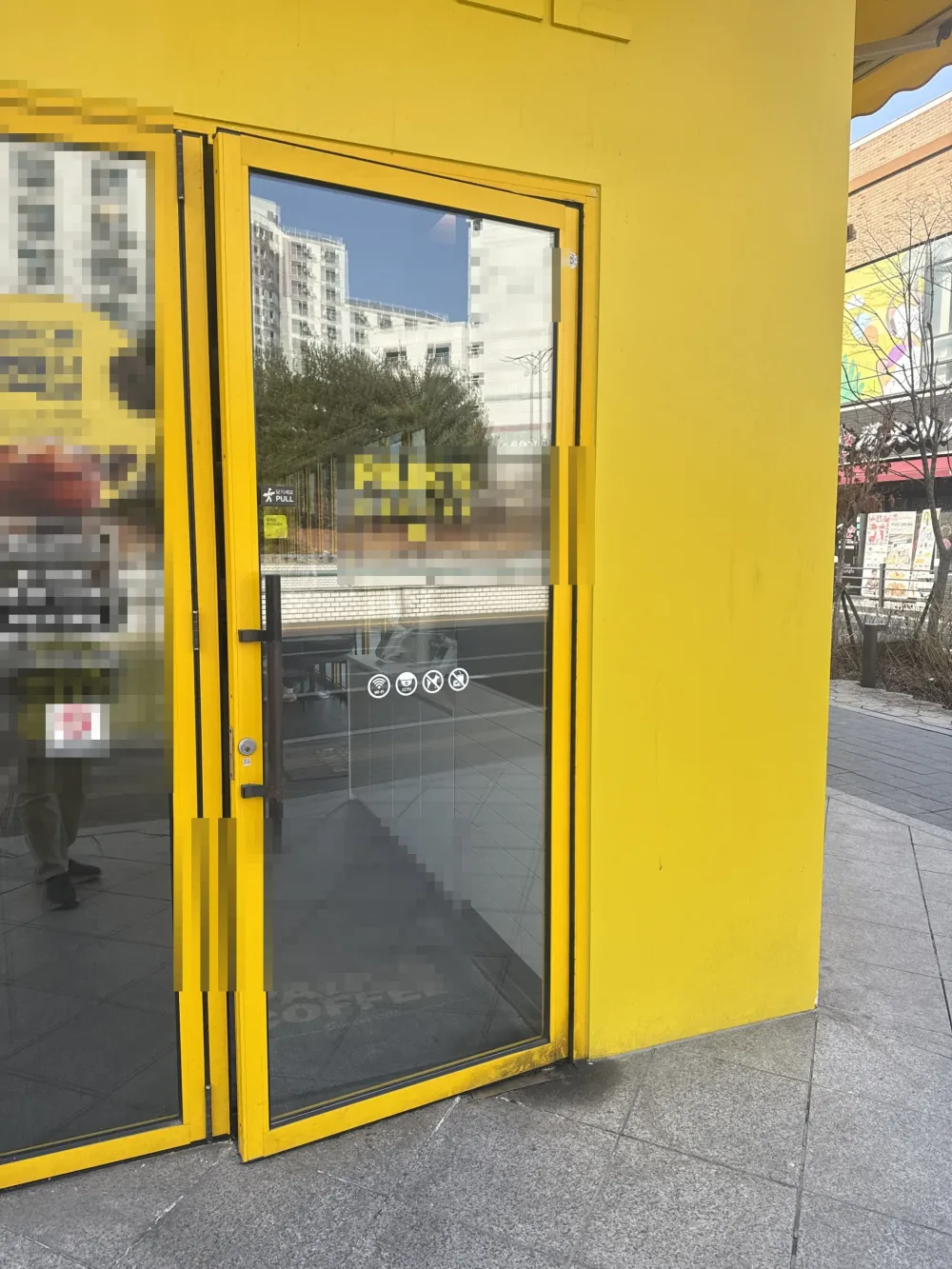 카페 강화유리문수리 전 실제 사진