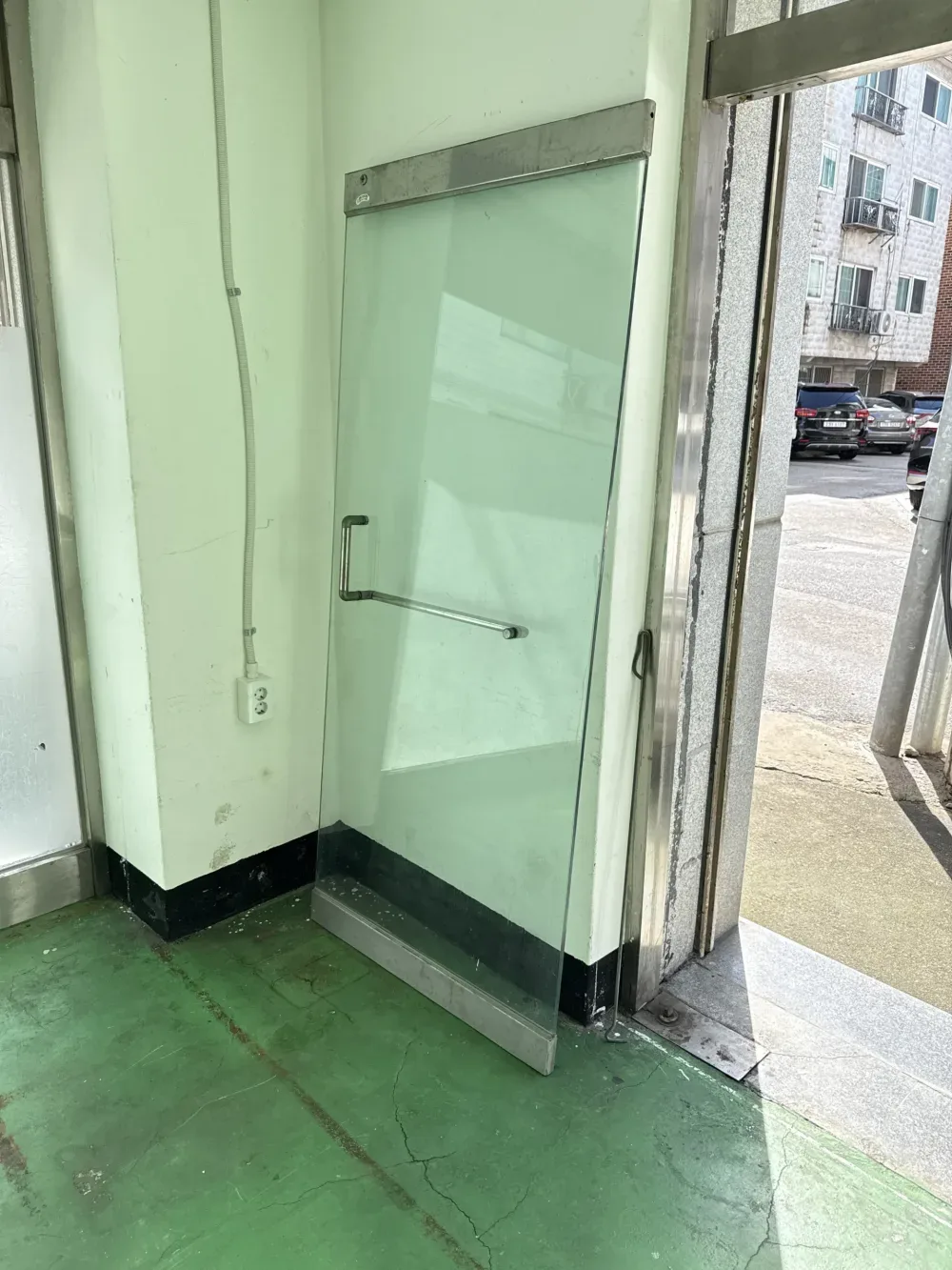 빌라 강화유리문수리 전 실제 사진